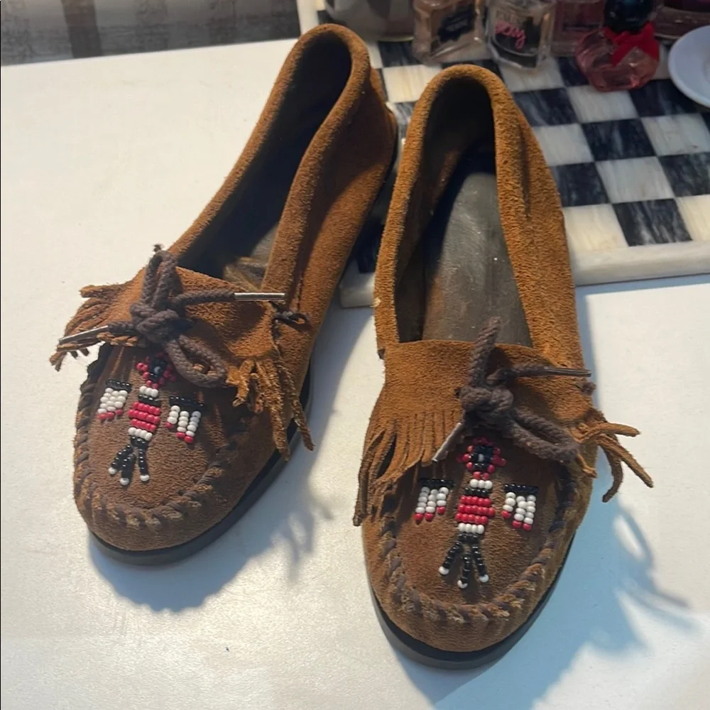 Minnetonka Leather Tan Moccasins with Beaded Accents - Picture 4 of 12